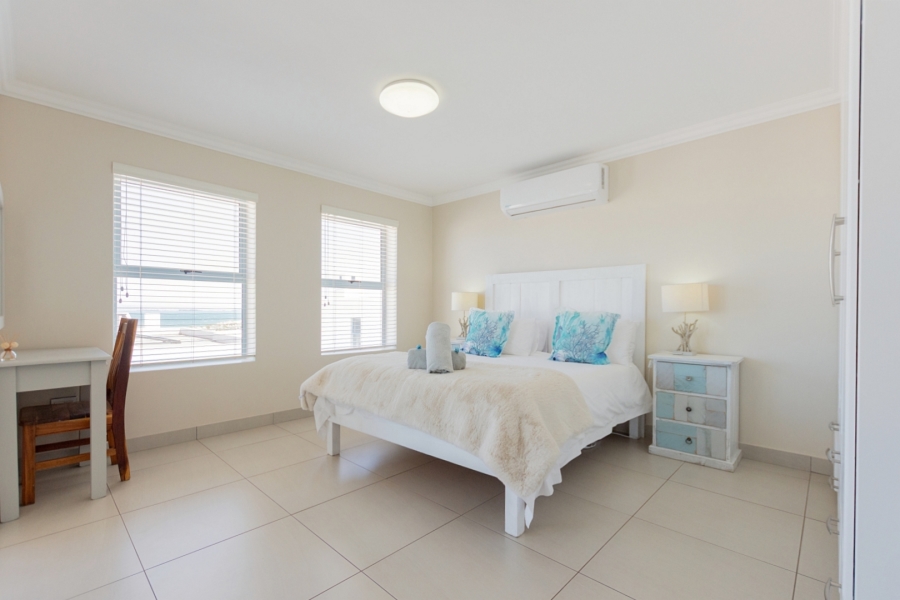 5 Bedroom Property for Sale in Paradise Beach Western Cape